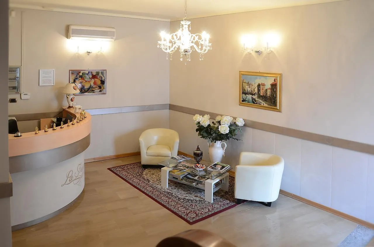 Hotel La Fenice Chiari 0*,  Italia