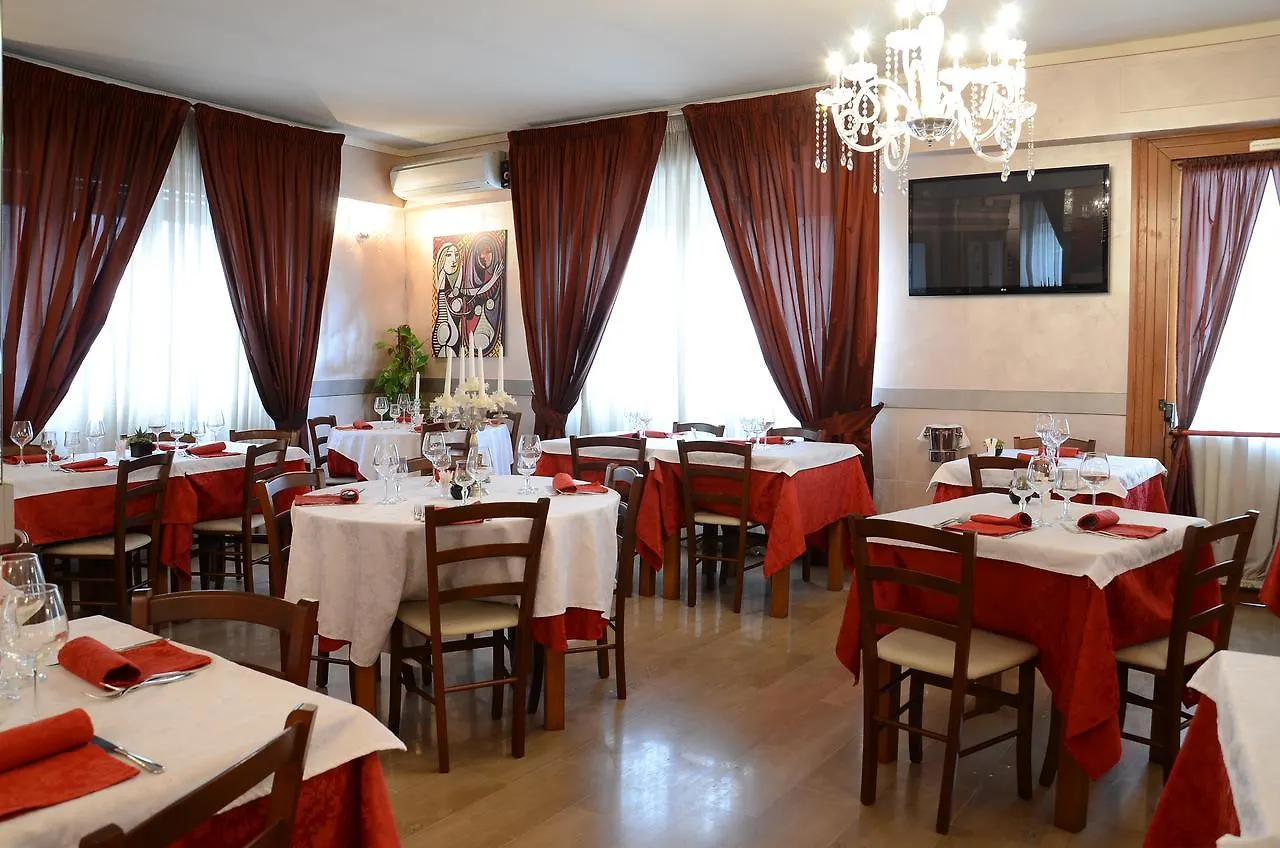 Hotel La Fenice Chiari 0*,